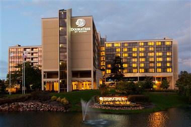 DoubleTree by Hilton Hotel Chicago - Oak Brook in Oak Brook, IL