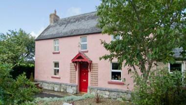 Dangan Lodge Cottages in Tulla, IE