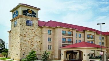 La Quinta Inn & Suites by Wyndham DFW Airport West - Euless in Euless, TX