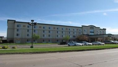 La Quinta Inn & Suites by Wyndham Omaha Airport Downtown in Carter Lake, IA