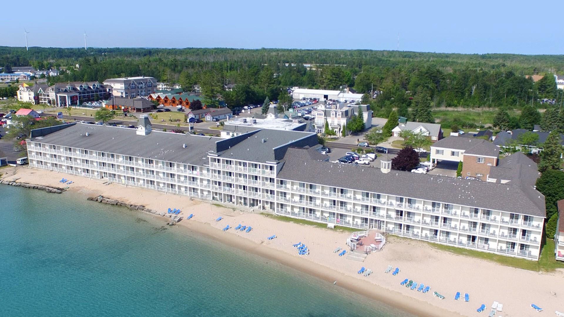 Hamilton Inn Select Beachfront of Mackinaw City in Mackinaw City, MI