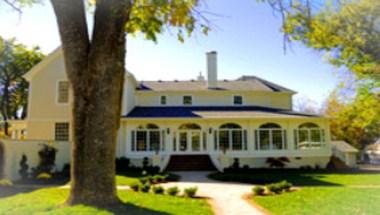 A Storybook Inn in Versailles, KY