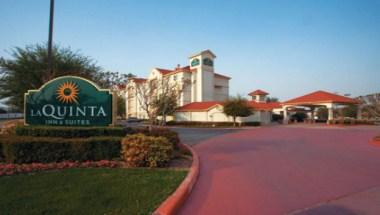 La Quinta Inn & Suites by Wyndham Dallas Arlington South in Arlington, TX