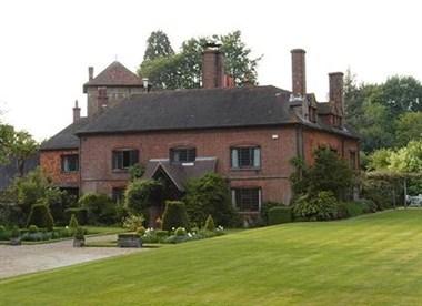 Ramster Hall in Godalming, GB1