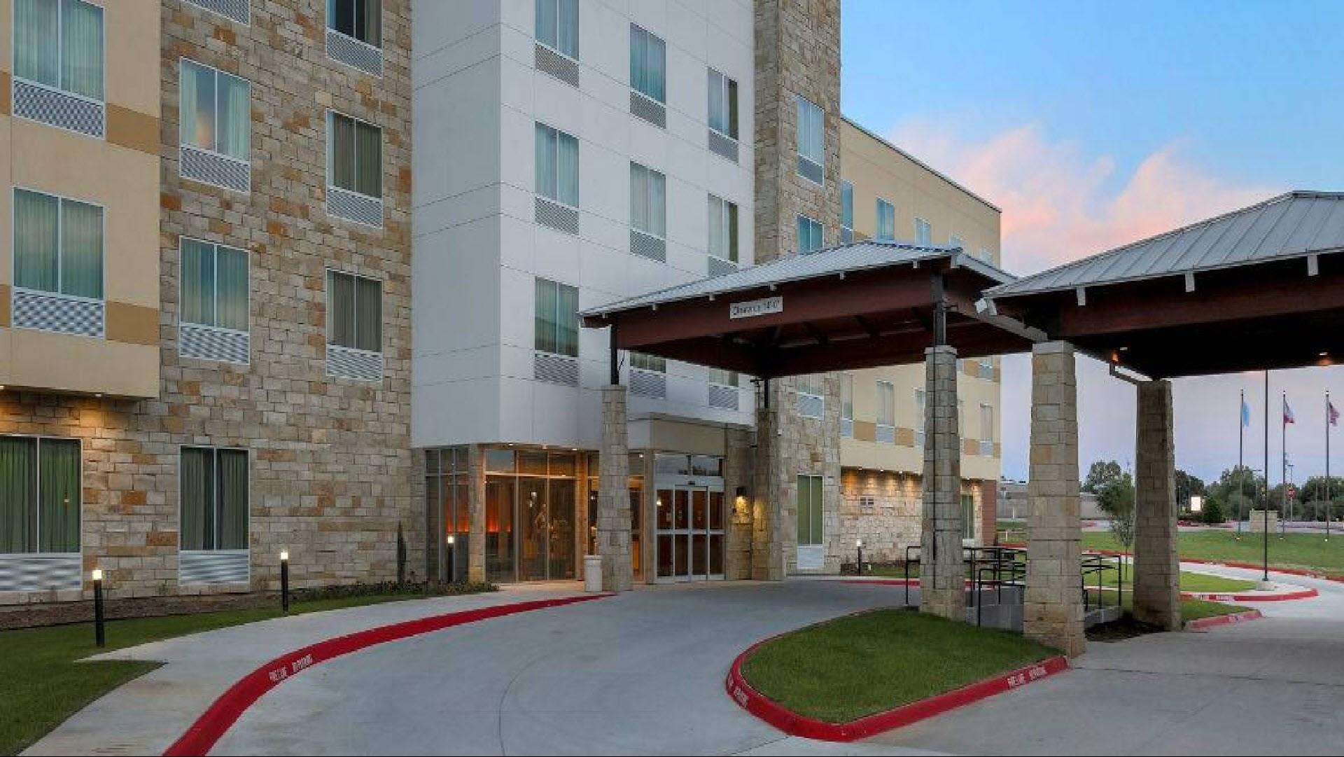Fairfield Inn & Suites Decatur at Decatur Conference Center in Decatur, TX
