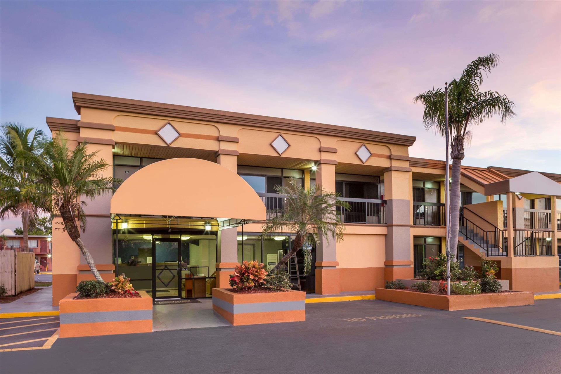 Travelodge by Wyndham Fort Myers North in Fort Myers, FL