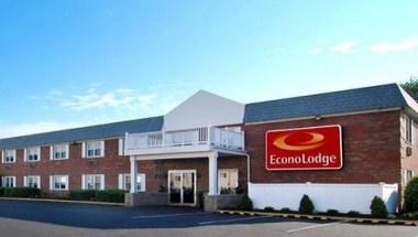 Econo Lodge Inn and Suites Airport in Windsor Locks, CT