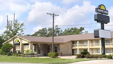 Days Inn by Wyndham Beaumont in Beaumont, TX