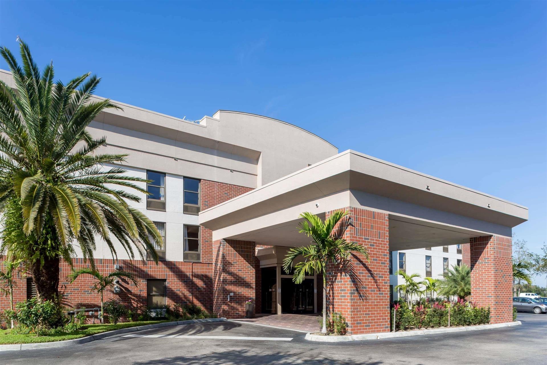 Days Inn & Suites by Wyndham Fort Myers Near JetBlue Park in Fort Myers, FL