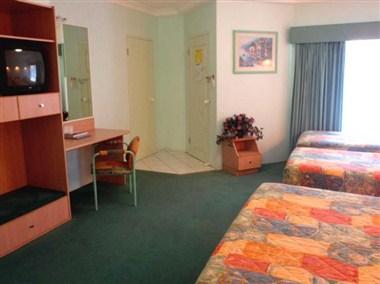 Runaway Bay Motor Inn in Gold Coast, AU