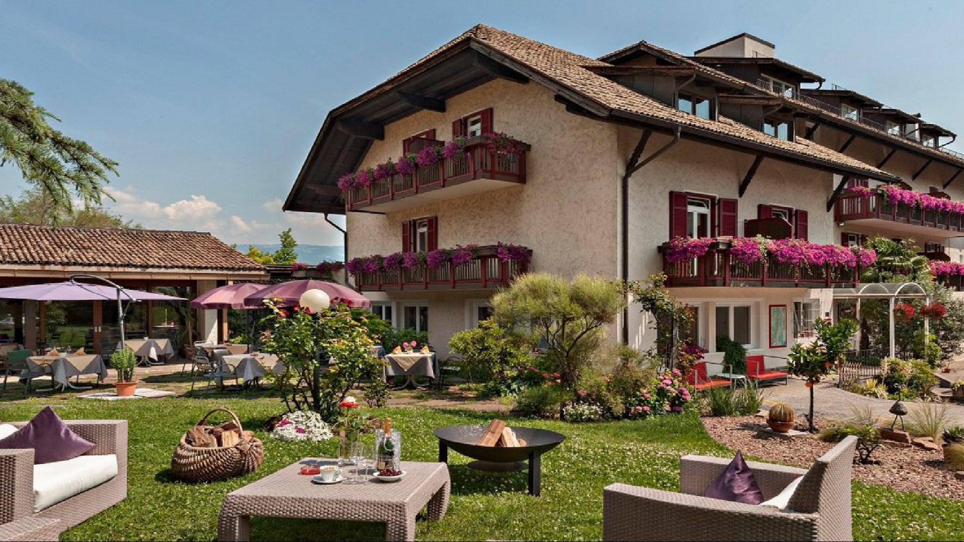 Angerburg Blumenhotel in Eppan an der Weinstrasse, IT