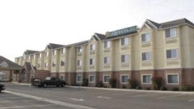 La Quinta Inn & Suites by Wyndham Tulare in Tulare, CA