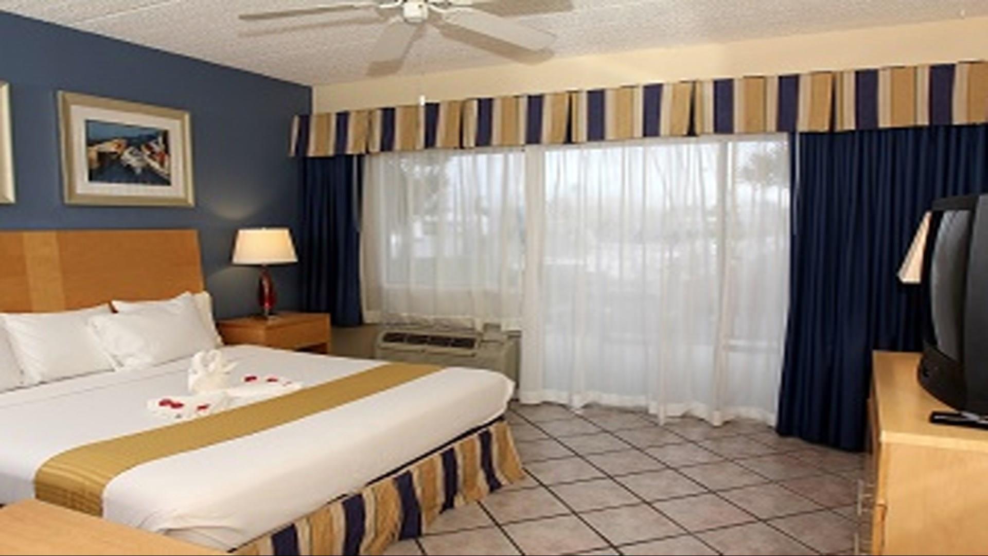 Chart House Suites On Clearwater Bay in Clearwater, FL
