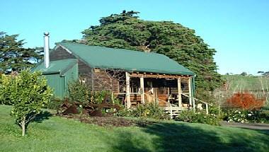 Vineyard Cottages & Conference Centre in Auckland, NZ