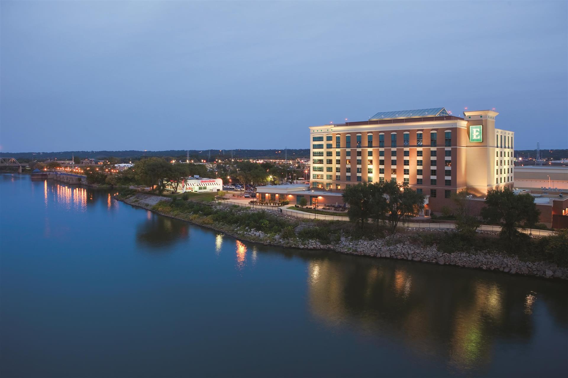 Embassy Suites by Hilton East Peoria Riverfront Hotel & Conference Center in East Peoria, IL