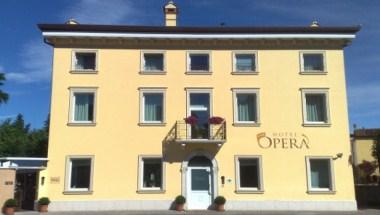 Hotel Opera in Dossobuono, IT