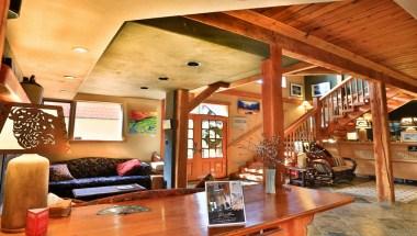 Paintbox Lodge - Luxury Heritage Style Mountain Inn in Canmore, AB