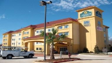 La Quinta Inn & Suites by Wyndham Fort Worth NE Mall in Richland Hills, TX