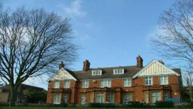 Ewell Courthouse in Epsom, GB1