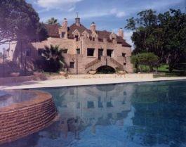 Red Berry Mansion On The Lake in San Antonio, TX