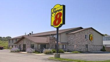 Super 8 by Wyndham Hartford WI in Hartford, WI