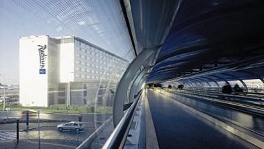 Radisson Blu Hotel Manchester Airport in Manchester, GB1