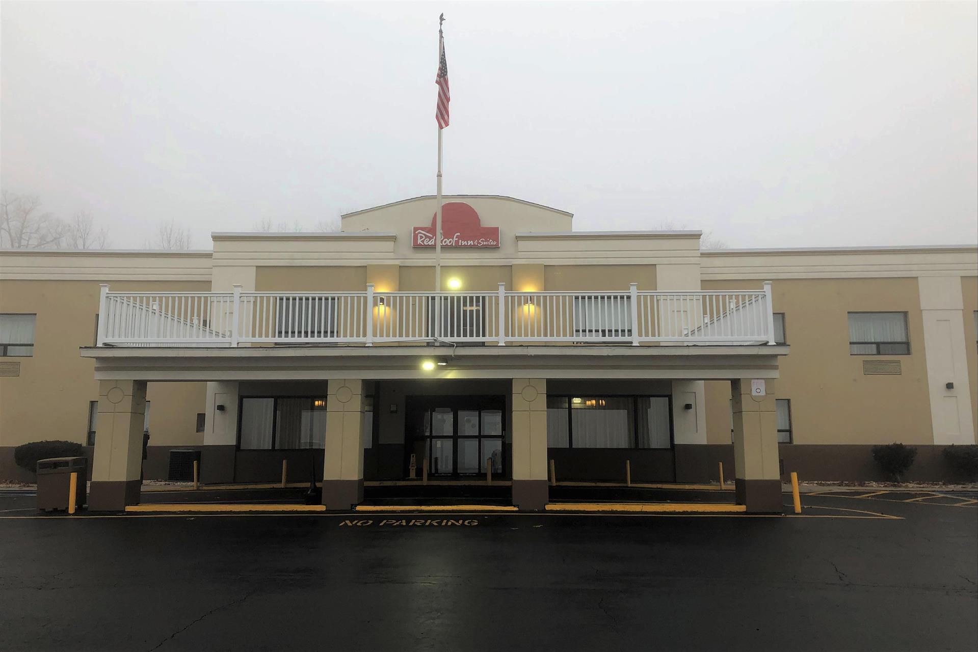 Red Roof Inn & Suites Newburgh – Stewart Airport in New Windsor, NY