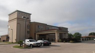 Quality Inn and Suites in Groesbeck, TX