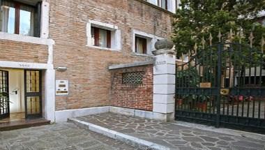 CA'Lucatello Townhouse in Venice, IT