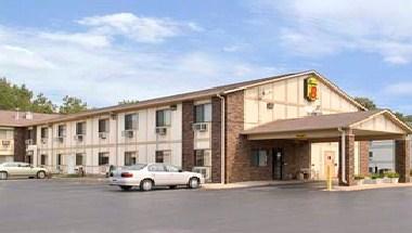 Super 8 by Wyndham East Moline in East Moline, IL