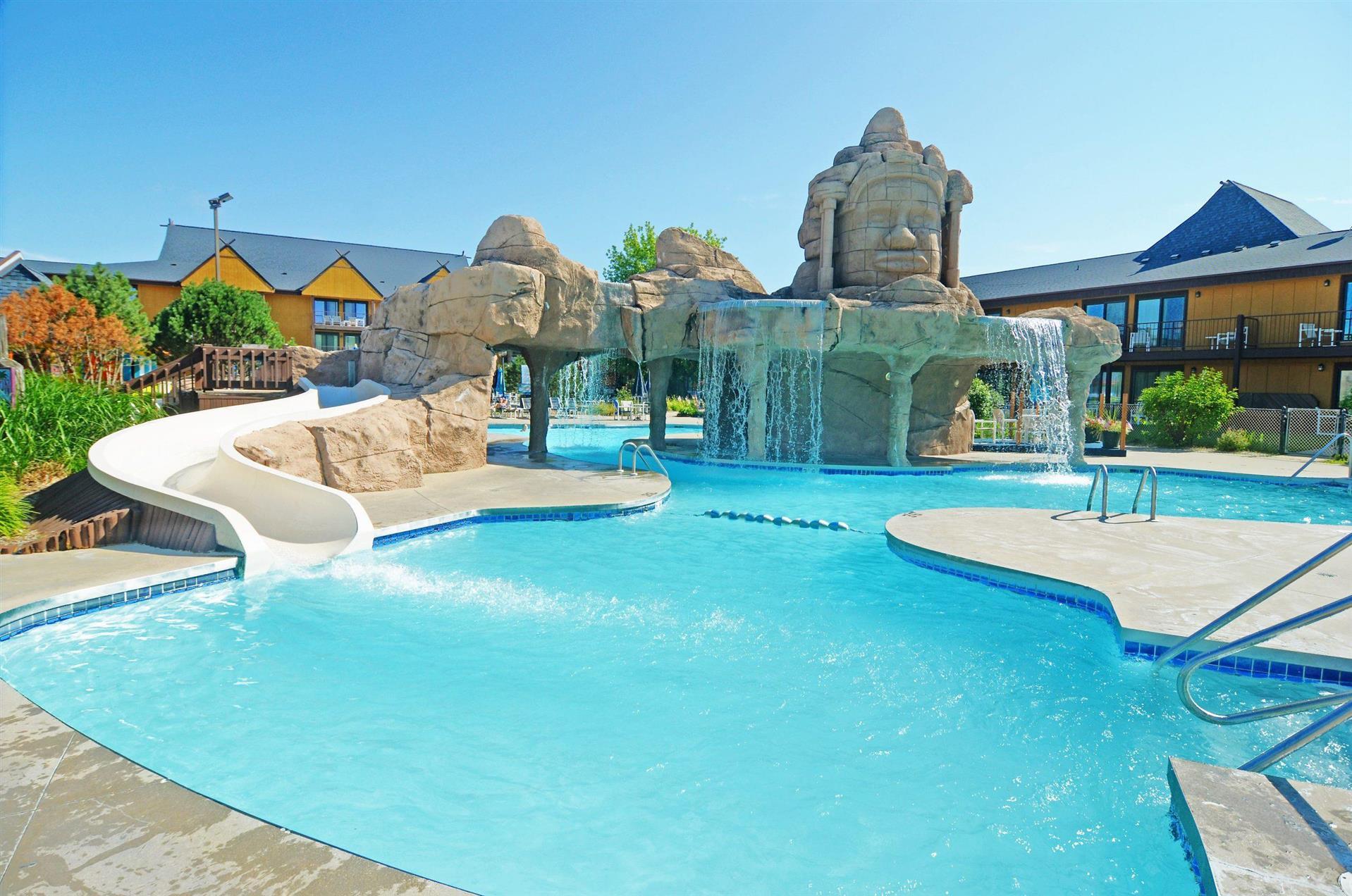 Polynesian Water Park Hotel and Suites in Wisconsin Dells, WI