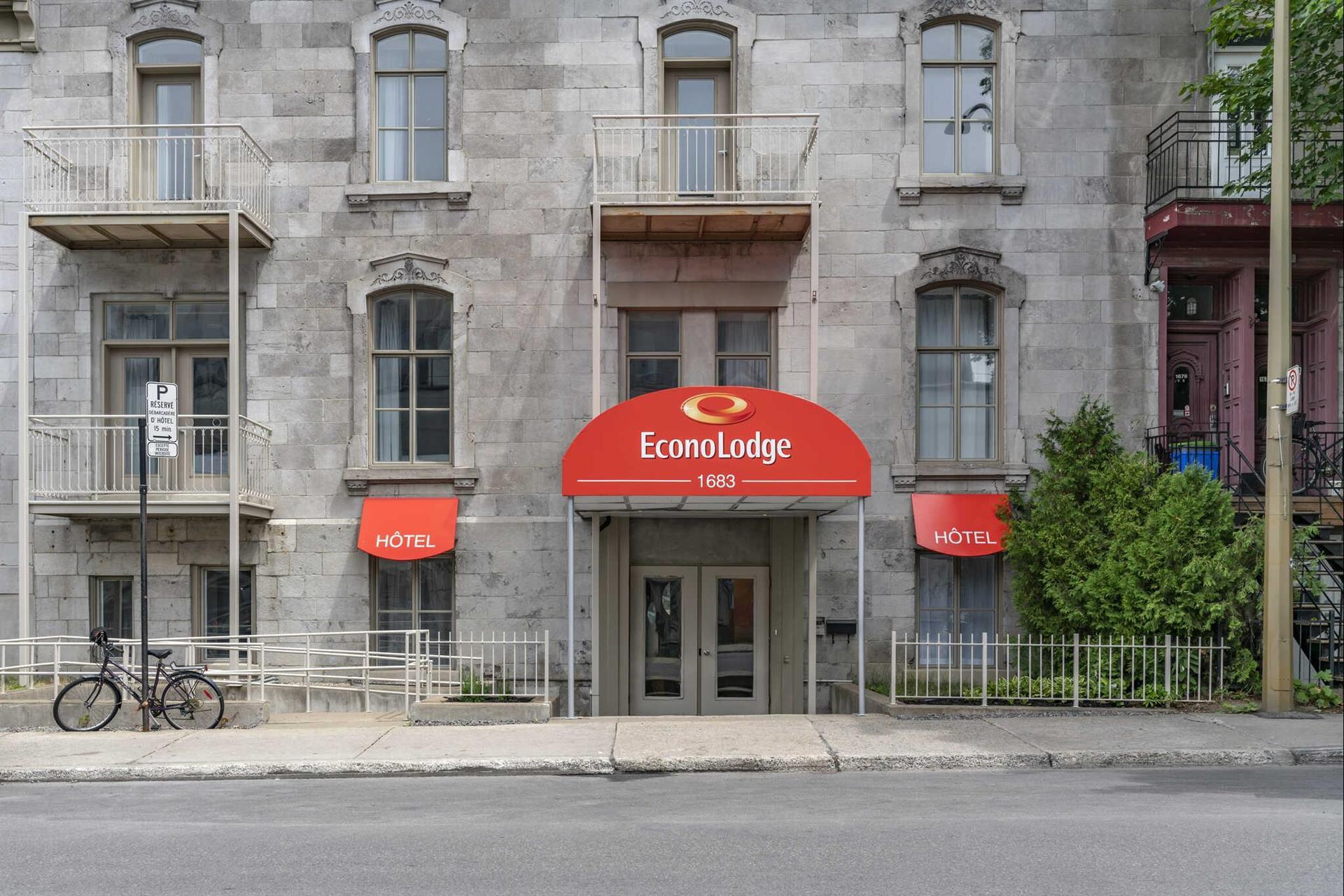 Econo Lodge in Montreal, QC