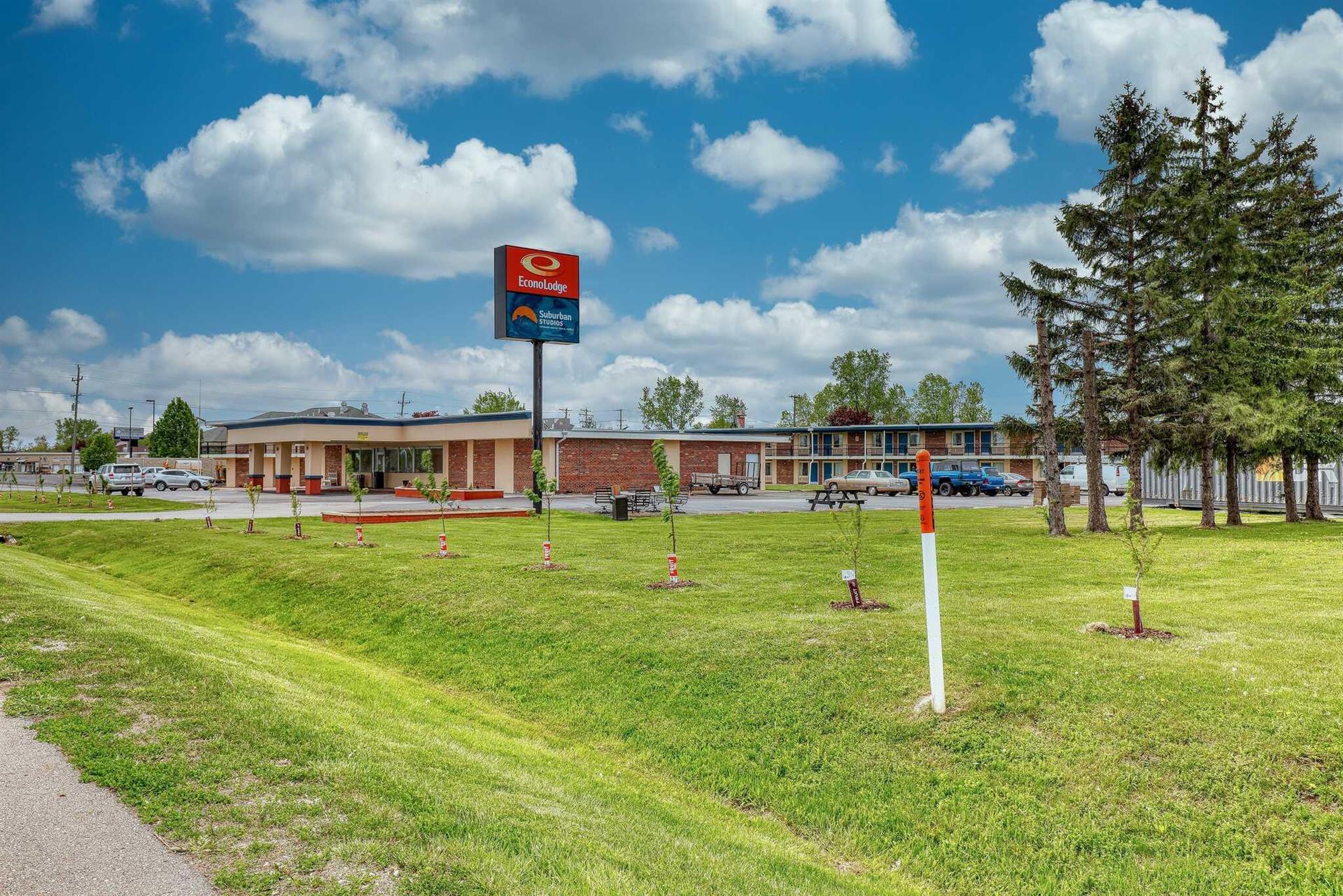 Econo Lodge Neenah in Neenah, WI