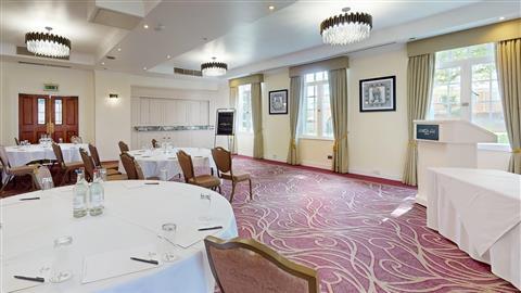 Oatlands Park Hotel in Weybridge, GB1