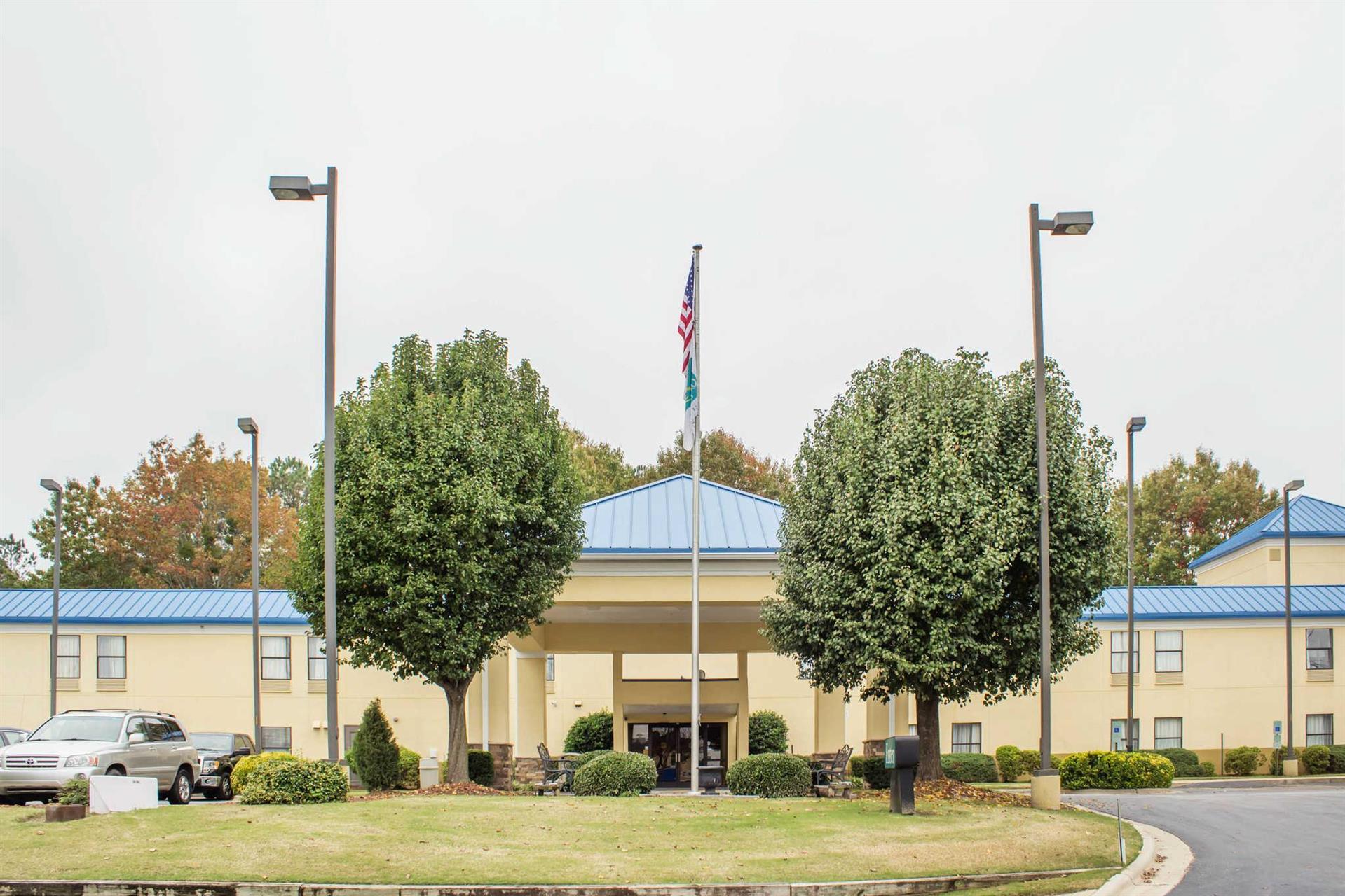 Econo Lodge Raleigh Near Walnut Creek Amphitheatre in Raleigh, NC