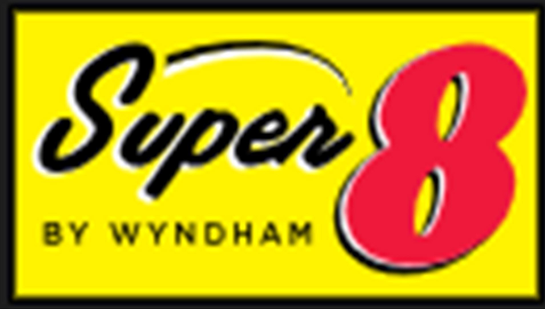 Super 8 by Wyndham Deerfield/Northbrook in Deerfield, IL