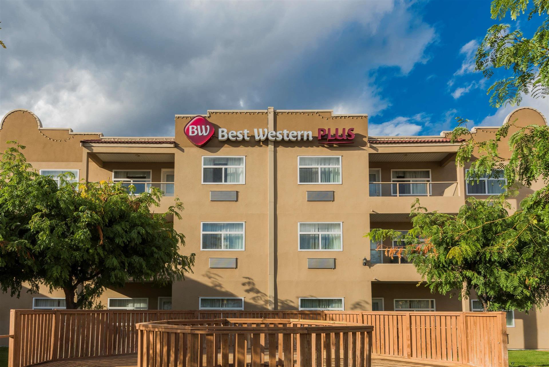 BEST WESTERN PLUS Osoyoos Hotel & Suites in Osoyoos, BC