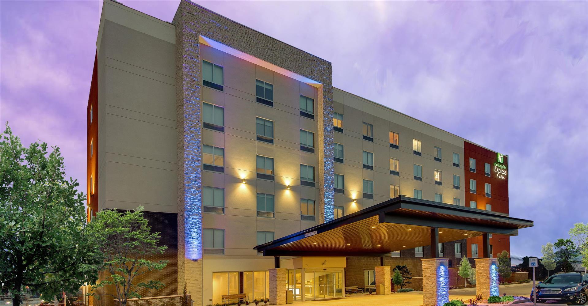 Holiday Inn Express & Suites Nashville MetroCenter Downtown in Nashville, TN