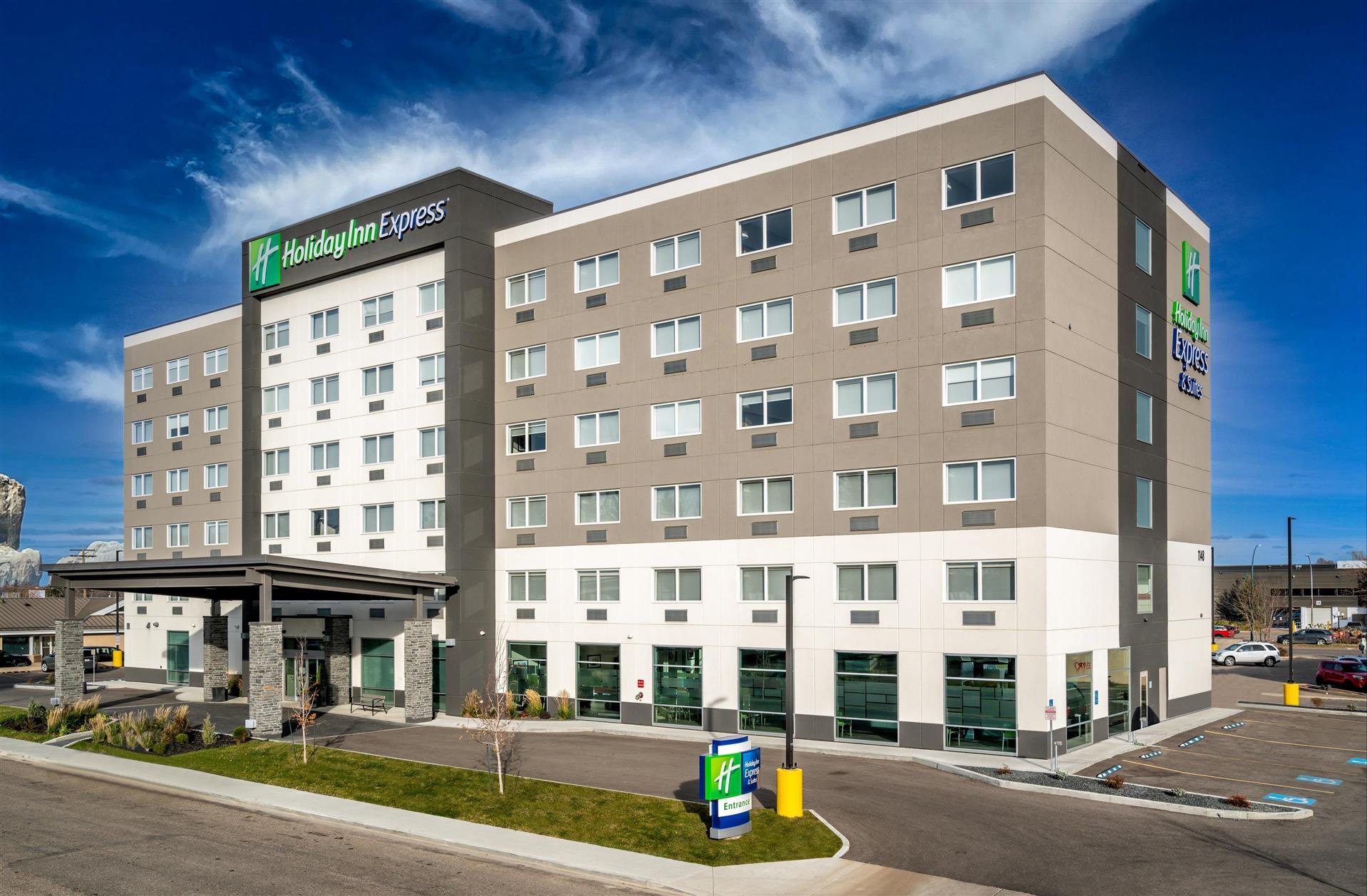 Holiday Inn Express & Suites Brandon in Brandon, MB