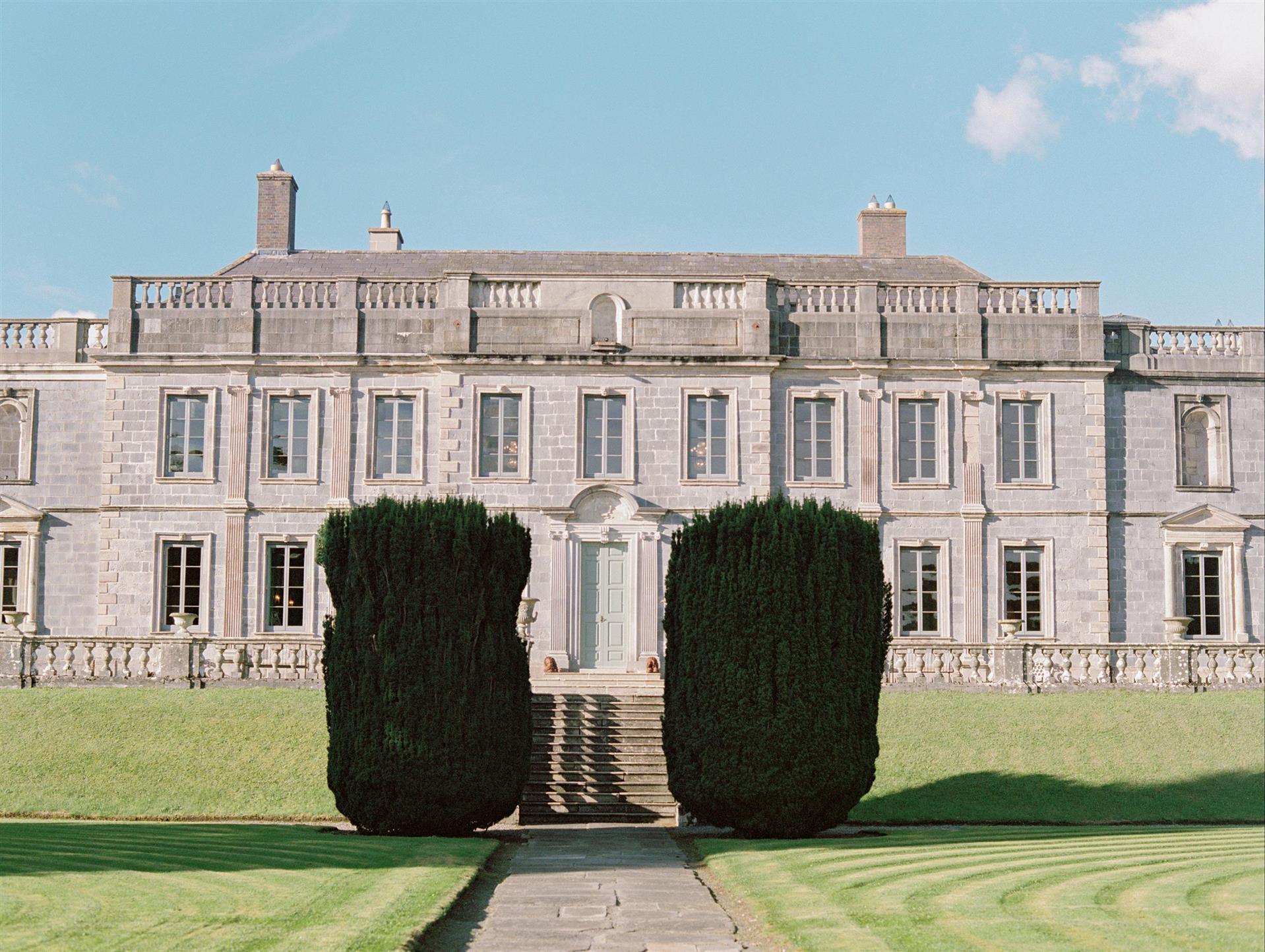 Gloster House in Birr, IE