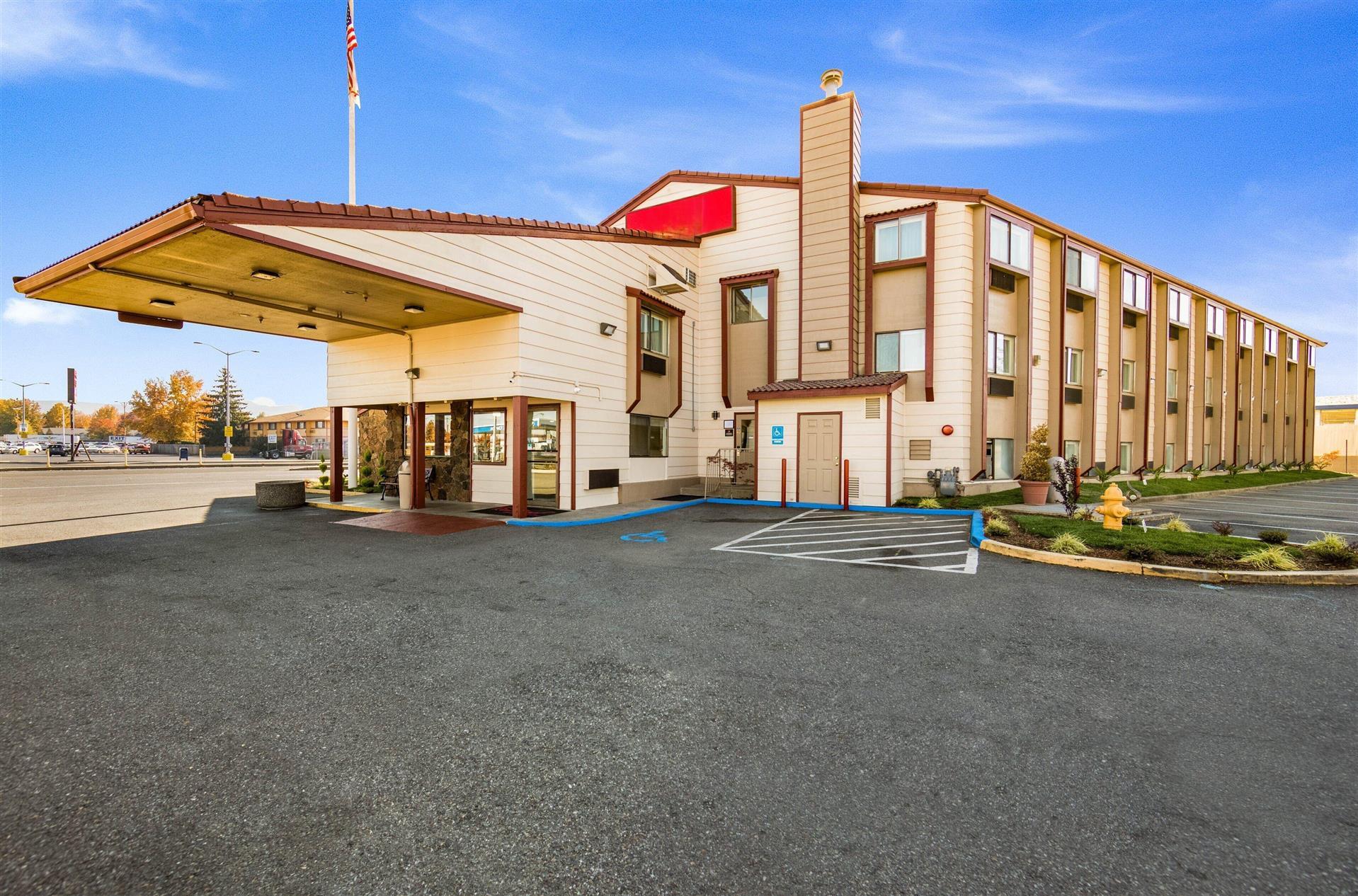 Ramada by Wyndham Medford Airport North in Medford, OR