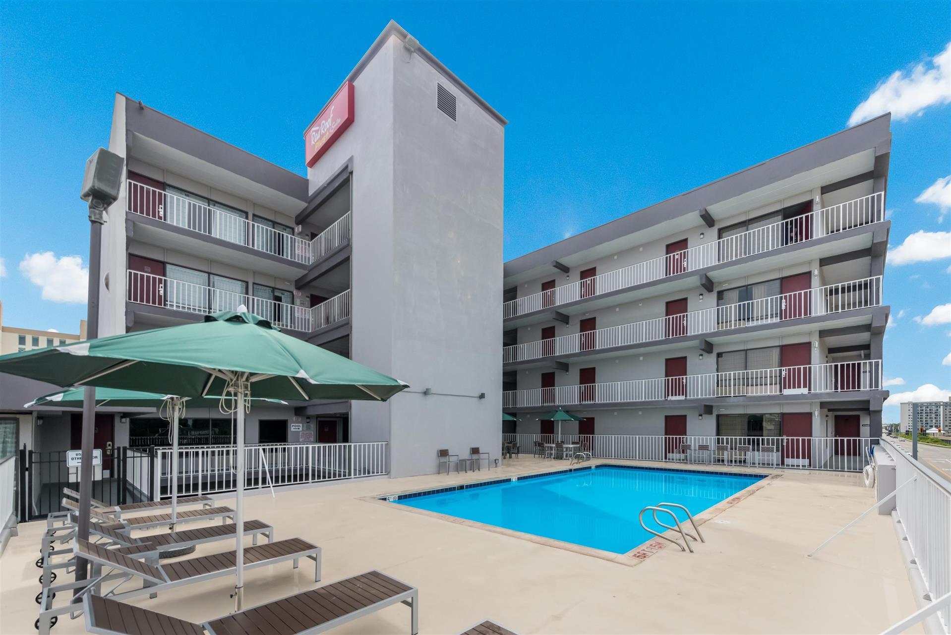 Red Roof PLUS+ & Suites Virginia Beach - Seaside in Virginia Beach, VA