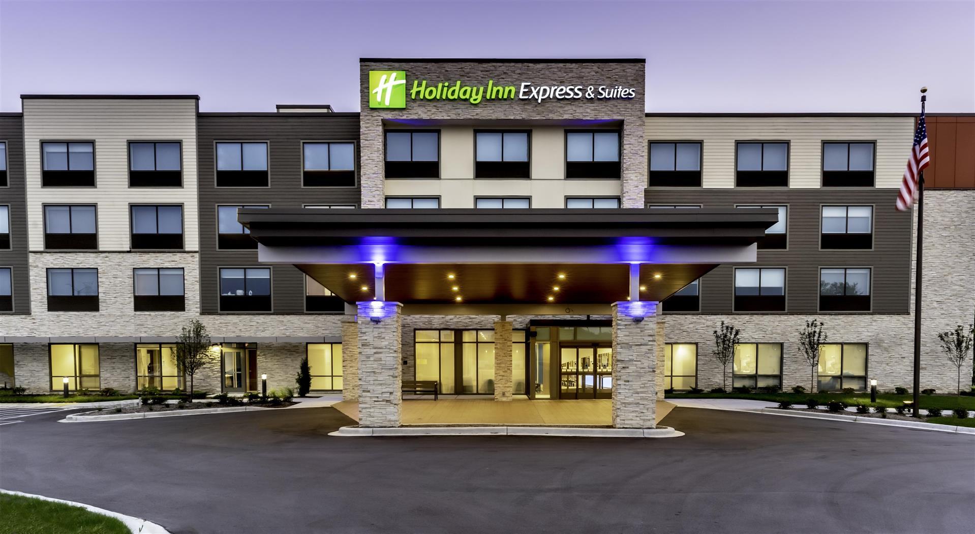 Holiday Inn Express & Suites Milwaukee – West Allis in West Allis, WI