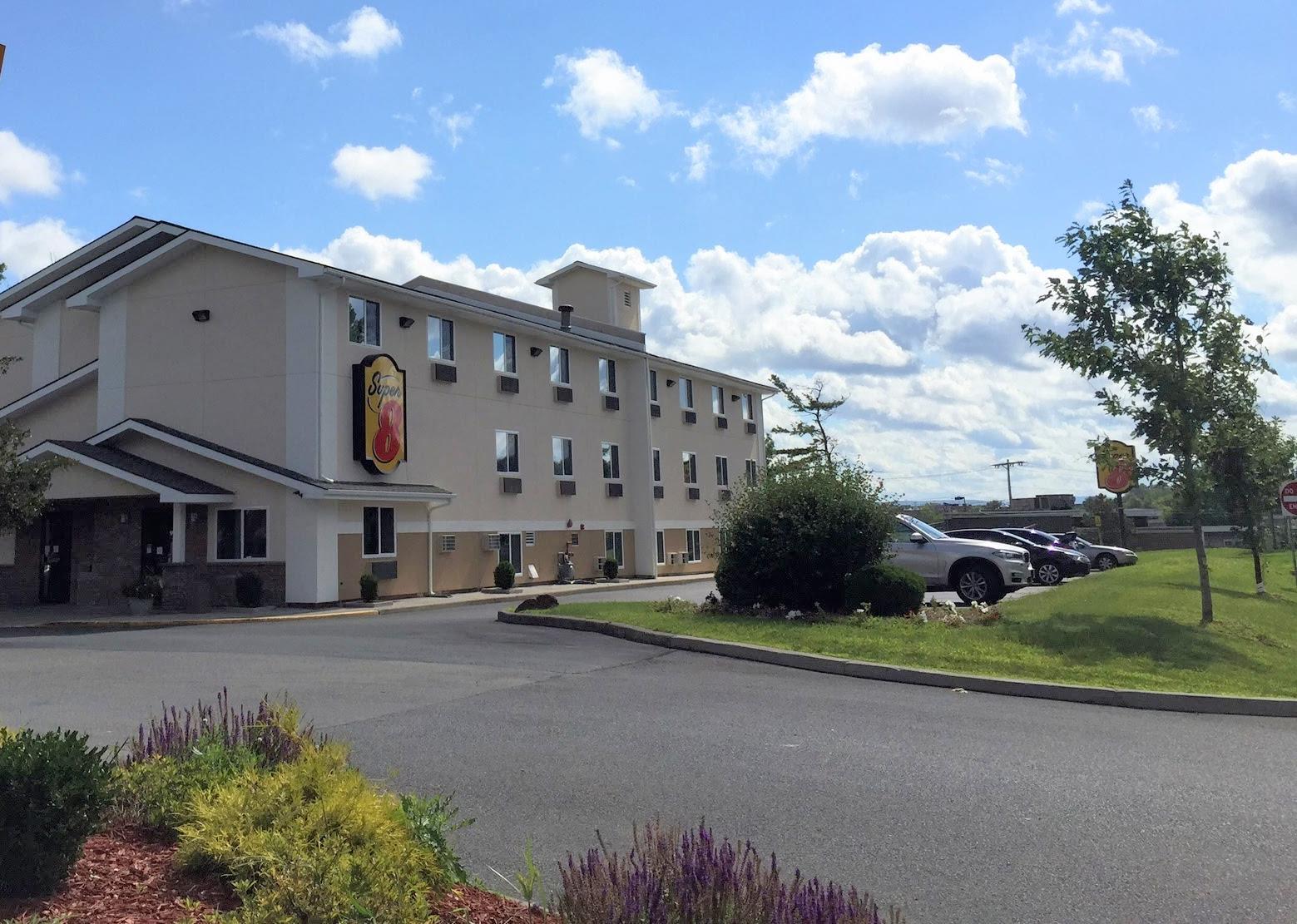 Super 8 by Wyndham Latham/Albany Airport in Latham, NY