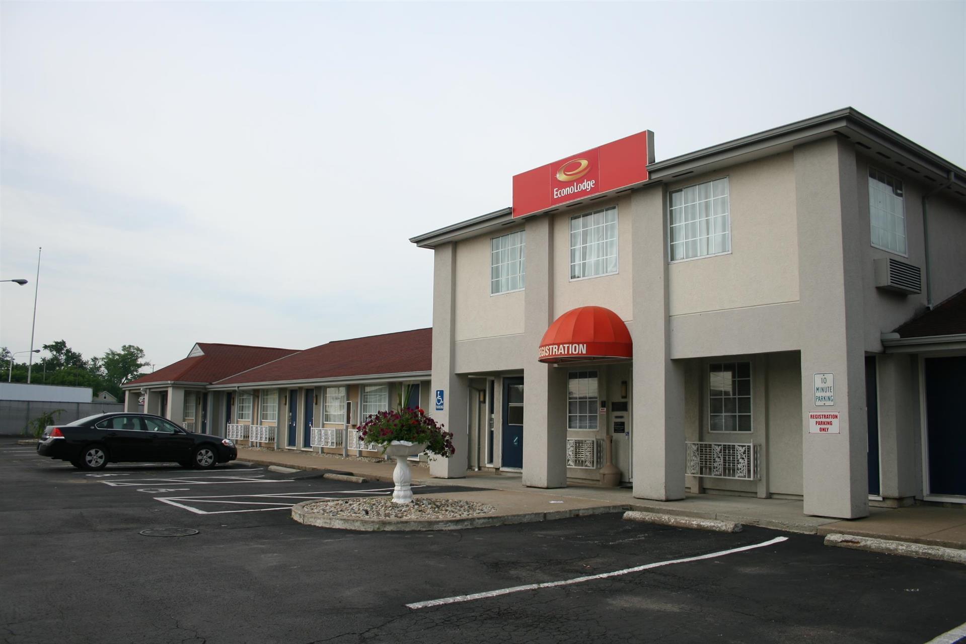 Econo Lodge  Inn and Suites South in Sandusky, OH