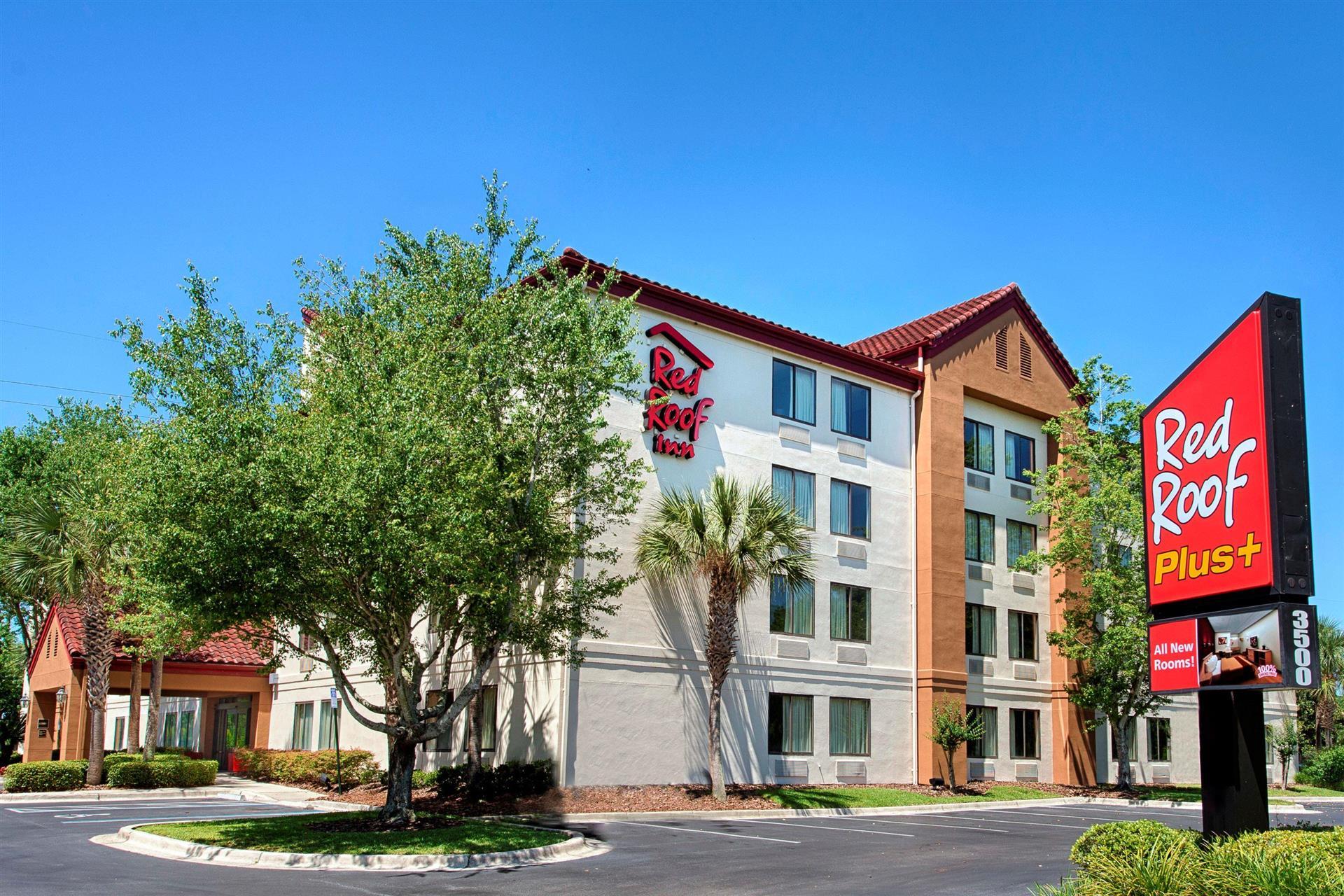 Red Roof PLUS+Gainesville in Gainesville, FL