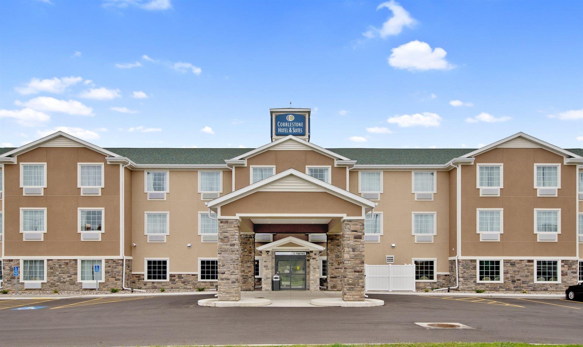 Cobblestone Hotel & Suites - Austin in Austin, MN