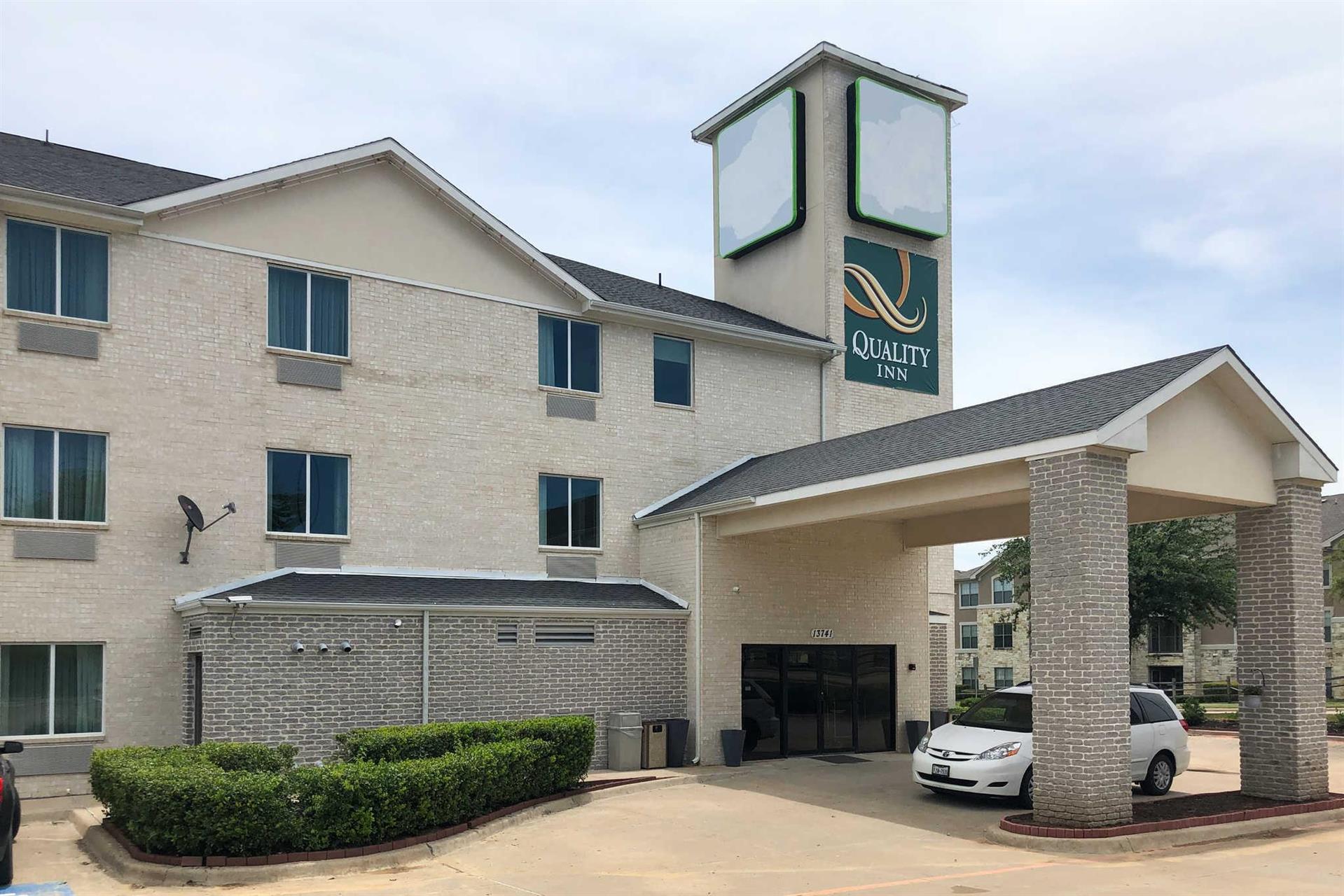 Quality Inn and Suites Roanoke - Fort Worth North in Roanoke, TX