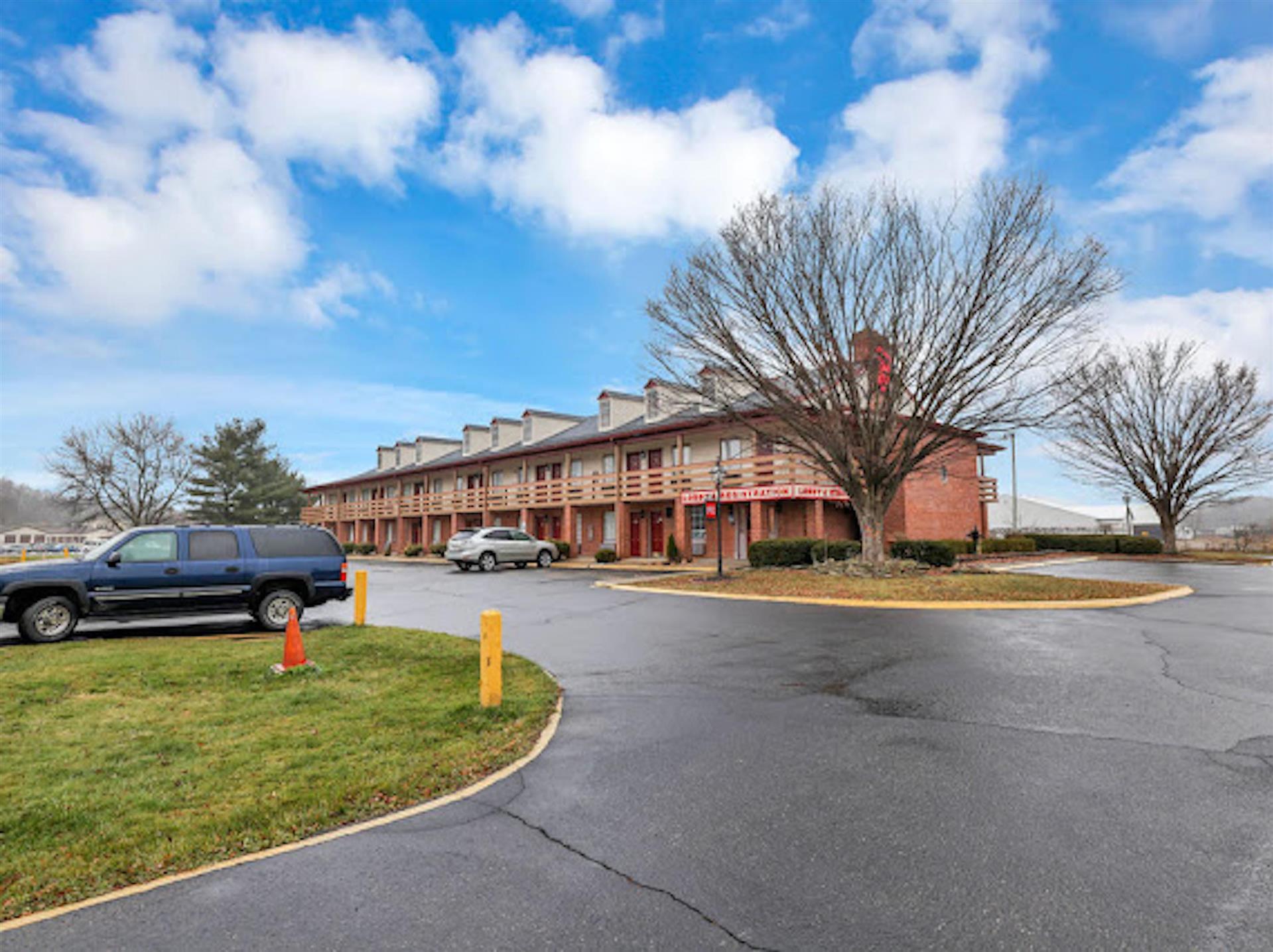 Red Roof Inn Uhrichsville in Uhrichsville, OH