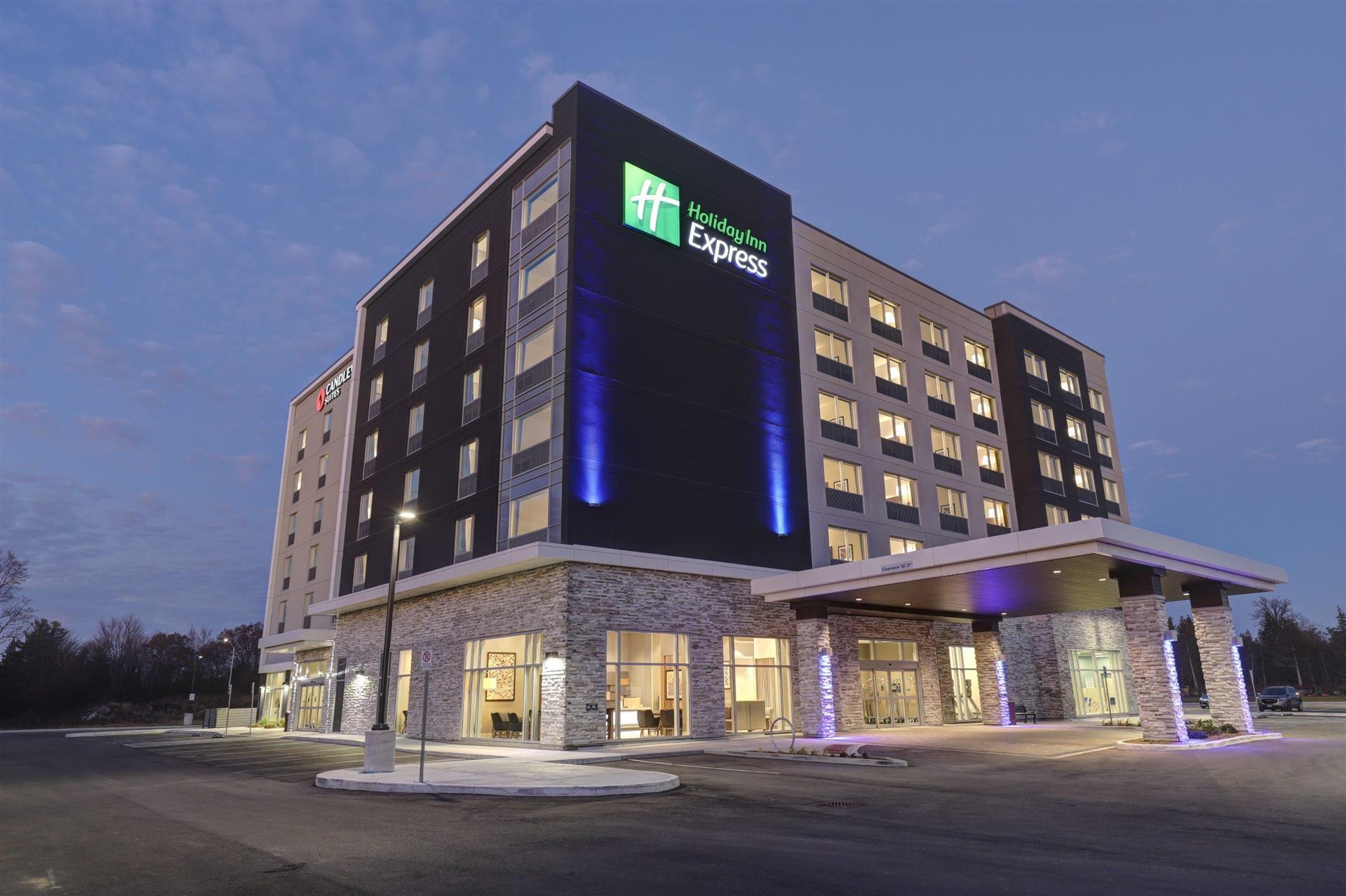 Holiday Inn Express Kingston West in Kingston, ON